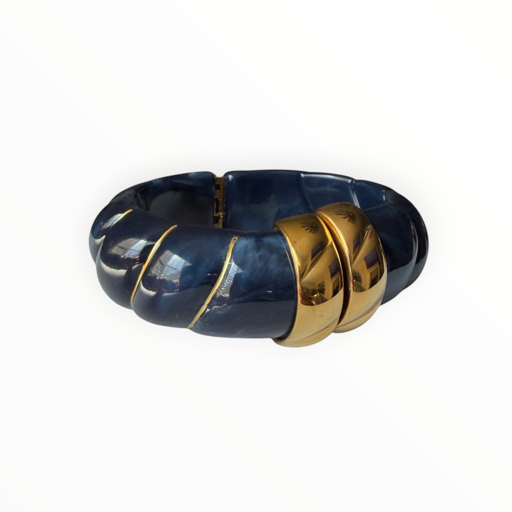 TALI The Riviera Resin Bracelet in navy blue with polished gold-plated accents and a chunky ribbed design.