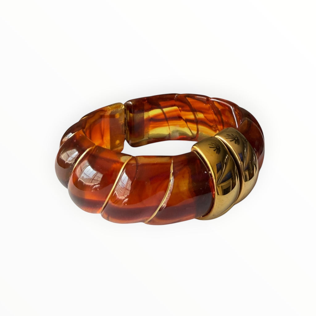 TALI The Riviera resin bracelet in amber brown with gold-plated accents and a ribbed design.